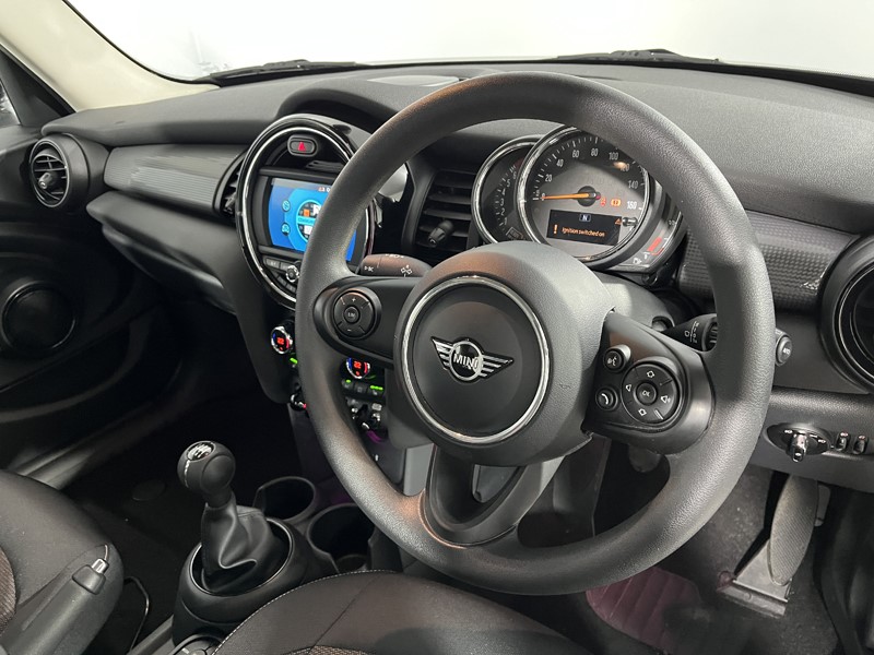 2020 (20) MINI HATCHBACK 1.5 Cooper Classic II 5dr [Comfort Pack] 5158265