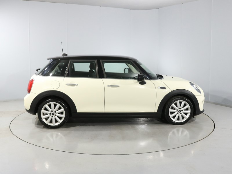 2020 (20) MINI HATCHBACK 1.5 Cooper Classic II 5dr [Comfort Pack] 5158262