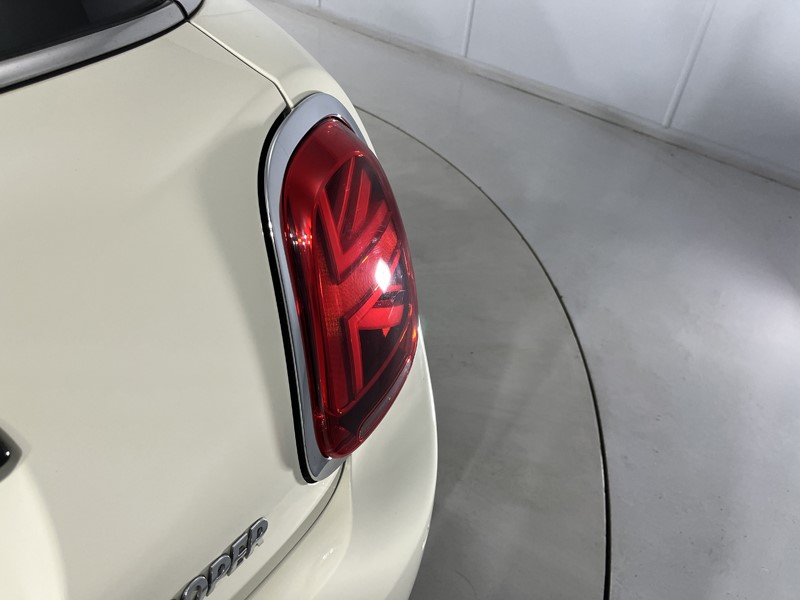 2020 (20) MINI HATCHBACK 1.5 Cooper Classic II 5dr [Comfort Pack] 5158296