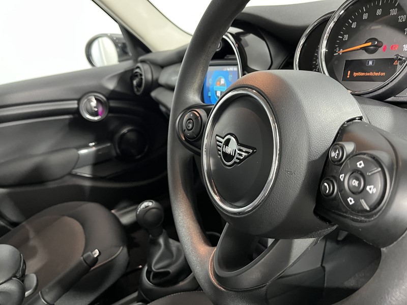 2020 (20) MINI HATCHBACK 1.5 Cooper Classic II 5dr [Comfort Pack] 5158280