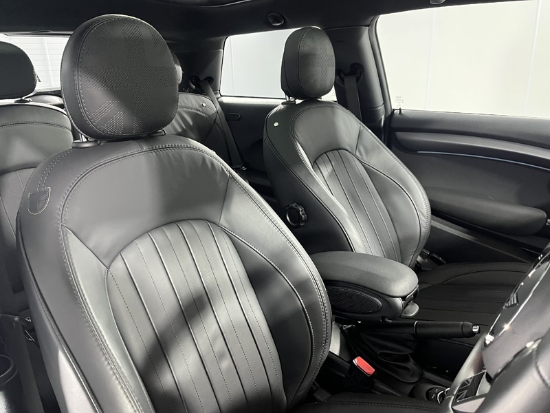 2022 (72) MINI HATCHBACK 1.5 Cooper Exclusive 3dr Auto 5139082