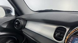 2022 (72) MINI HATCHBACK 1.5 Cooper Exclusive 3dr Auto 5139098