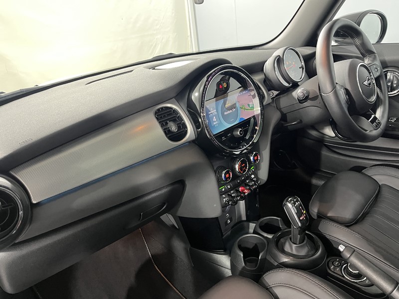 2022 (72) MINI HATCHBACK 1.5 Cooper Exclusive 3dr Auto 5139078