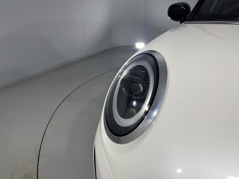 2022 (72) MINI HATCHBACK 1.5 Cooper Exclusive 3dr Auto 5139108