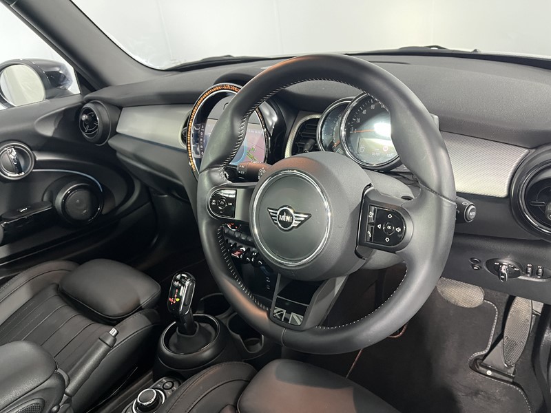 2022 (72) MINI HATCHBACK 1.5 Cooper Exclusive 3dr Auto 5139077