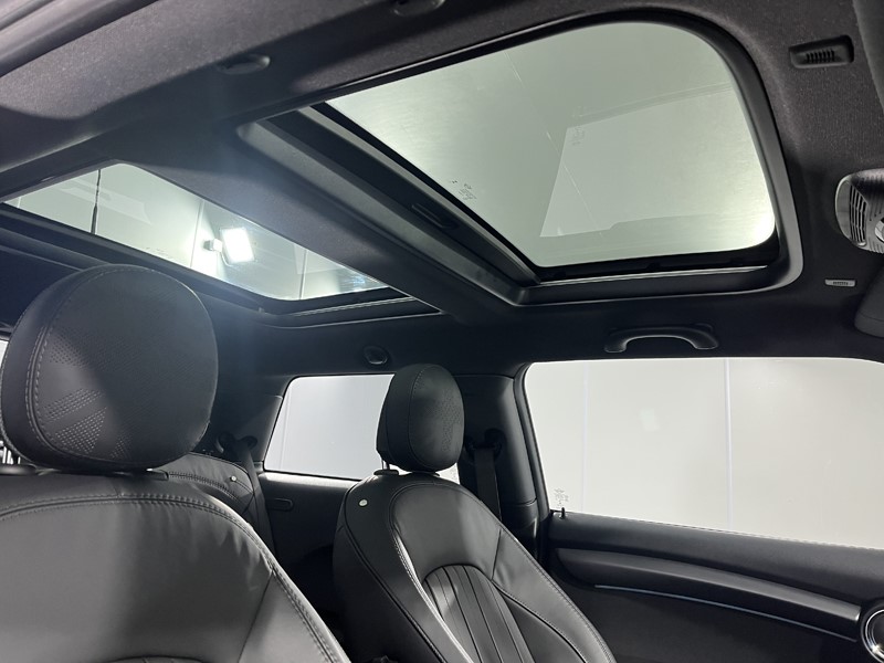 2022 (72) MINI HATCHBACK 1.5 Cooper Exclusive 3dr Auto 5139088