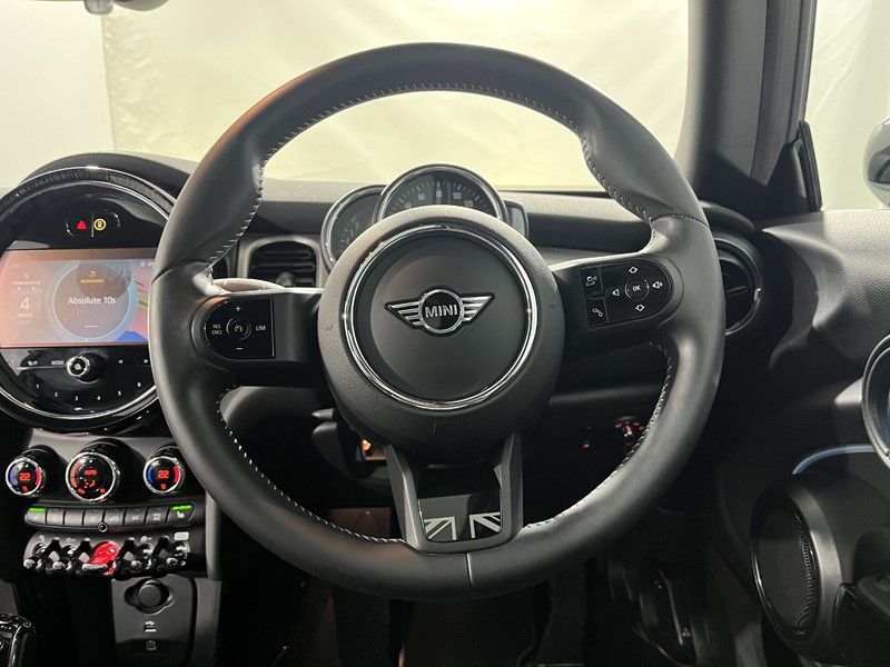 2022 (72) MINI HATCHBACK 1.5 Cooper Exclusive 3dr Auto 5139076