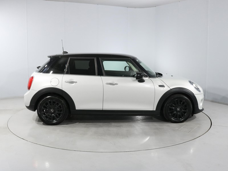 2020 (70) MINI HATCHBACK 1.5 Cooper Classic II 5dr 5144262