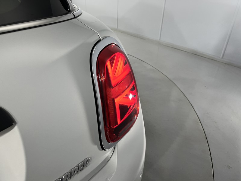 2020 (70) MINI HATCHBACK 1.5 Cooper Classic II 5dr 5144296