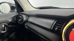 2020 (70) MINI HATCHBACK 1.5 Cooper Classic II 5dr 5144284
