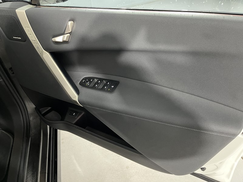 2022 (72) BMW iX 240kW xDrive40 M Sport Edition 76.6kWh 5dr Auto 5143688