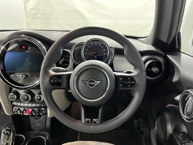 2022 (72) MINI HATCHBACK 1.5 Cooper Exclusive Premium 3dr Auto 5160071