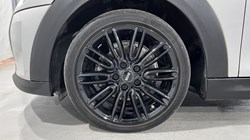 2022 (72) MINI HATCHBACK 1.5 Cooper Exclusive Premium 3dr Auto 5160080