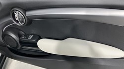 2022 (72) MINI HATCHBACK 1.5 Cooper Exclusive Premium 3dr Auto 5160085