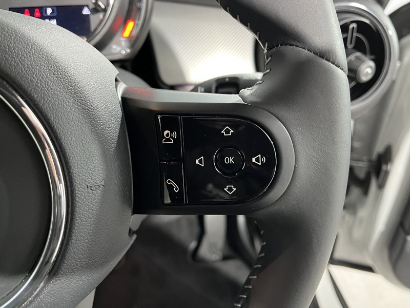 2022 (72) MINI HATCHBACK 1.5 Cooper Exclusive Premium 3dr Auto 5308378