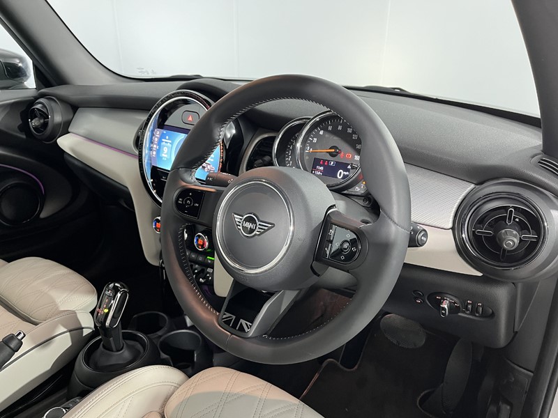 2022 (72) MINI HATCHBACK 1.5 Cooper Exclusive Premium 3dr Auto 5160072