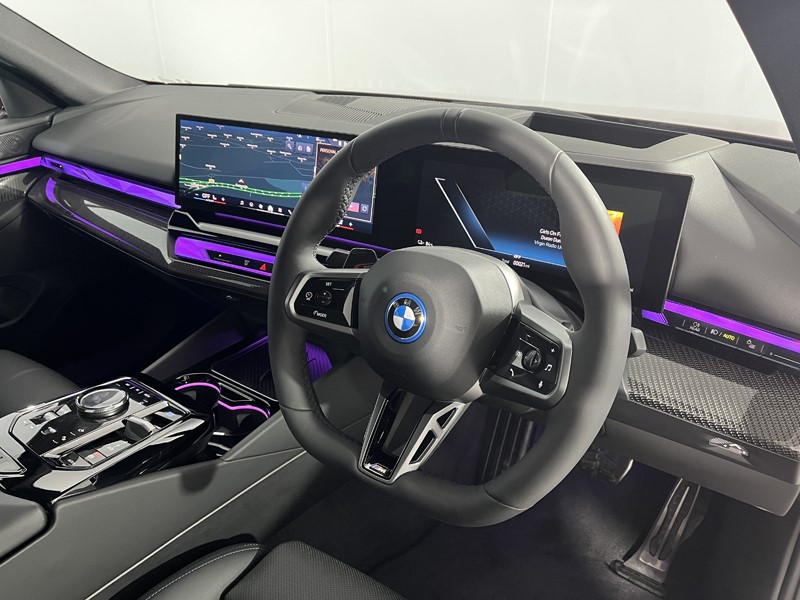 2026 (26) BMW I5 250kW eDr40 M Sport Pro 84kWh 4dr Auto Tech PLUS/Comf PLUS 5601400