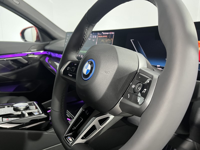 2026 (26) BMW I5 250kW eDr40 M Sport Pro 84kWh 4dr Auto Tech PLUS/Comf PLUS 5601418