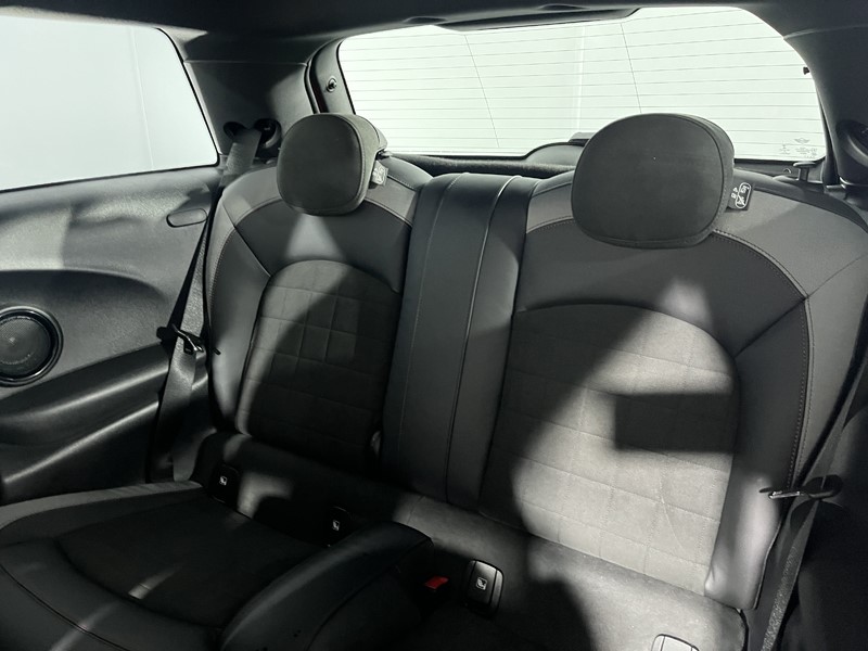 2023 (72) MINI HATCHBACK 1.5 Cooper Sport 3dr Auto 5188063