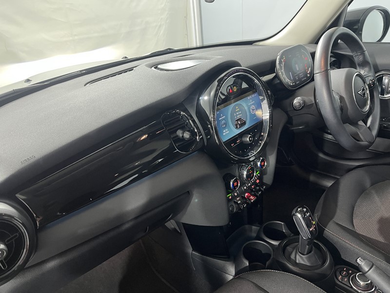 2023 (23) MINI HATCHBACK 1.5 Cooper Classic Premium 5dr Auto 5197517