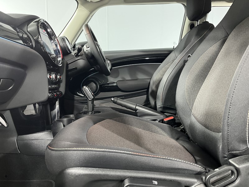 2022 (22) MINI HATCHBACK 1.5 Cooper Classic 3dr Auto 5169817