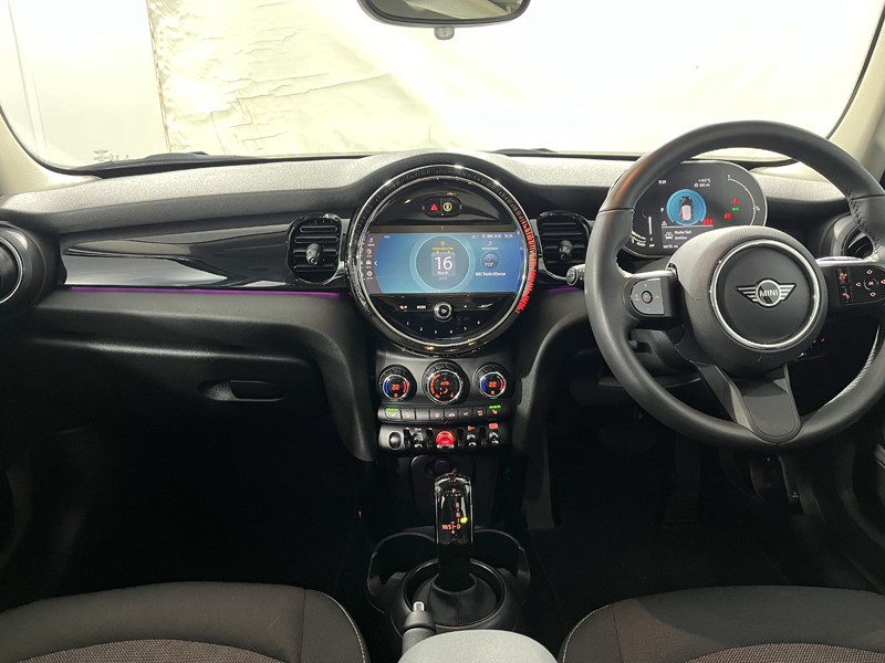 2024 (73) MINI HATCHBACK 1.5 Cooper Classic Premium 5dr Auto 5188174