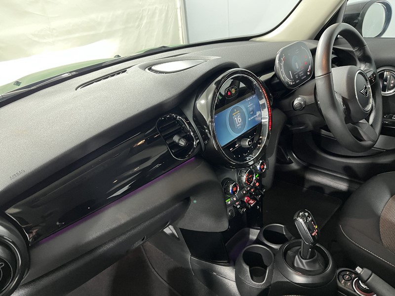 2024 (73) MINI HATCHBACK 1.5 Cooper Classic Premium 5dr Auto 5188177