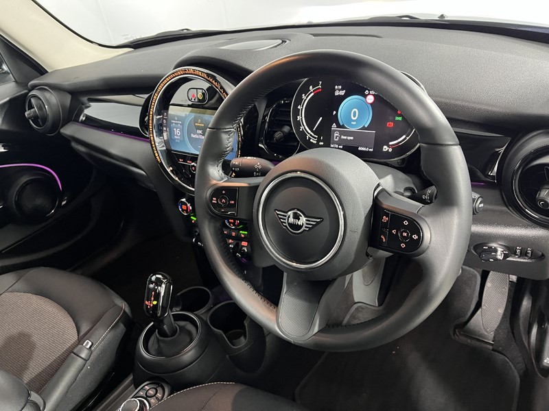 2024 (73) MINI HATCHBACK 1.5 Cooper Classic Premium 5dr Auto 5188176
