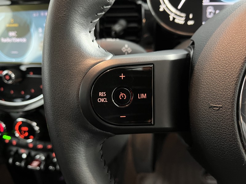 2024 (73) MINI HATCHBACK 1.5 Cooper Classic Premium 5dr Auto 5188192