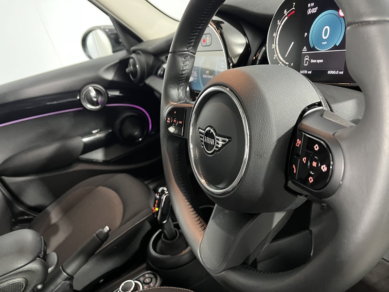 2024 (73) MINI HATCHBACK 1.5 Cooper Classic Premium 5dr Auto 5188191