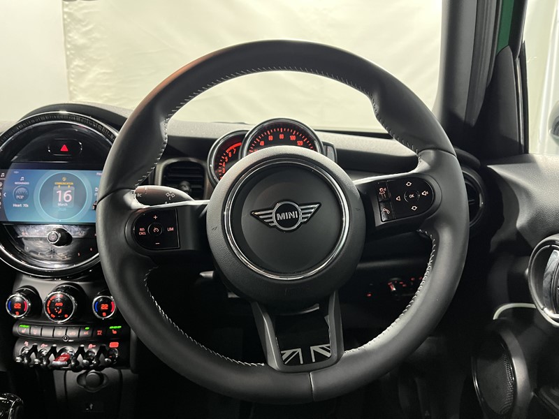 2022 (22) MINI HATCHBACK 1.5 Cooper Exclusive 5dr Auto 5187871