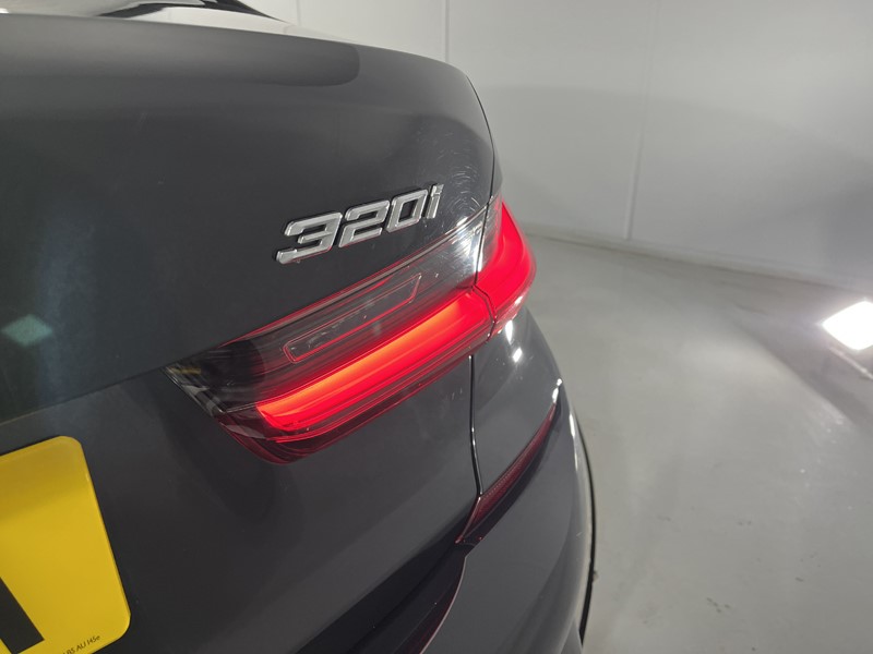 2022 (22) BMW 3 SERIES 320i xDrive M Sport 4dr Step Auto 5180331