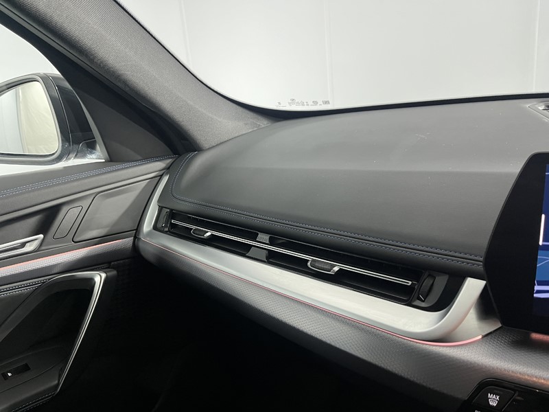 2025 (25) BMW iX1 150kW eDrive20 M Sport 65kWh 5dr Auto 5164527