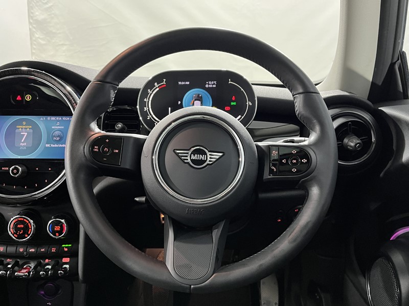 2023 (23) MINI HATCHBACK 1.5 Cooper Classic 3dr Auto 5263417