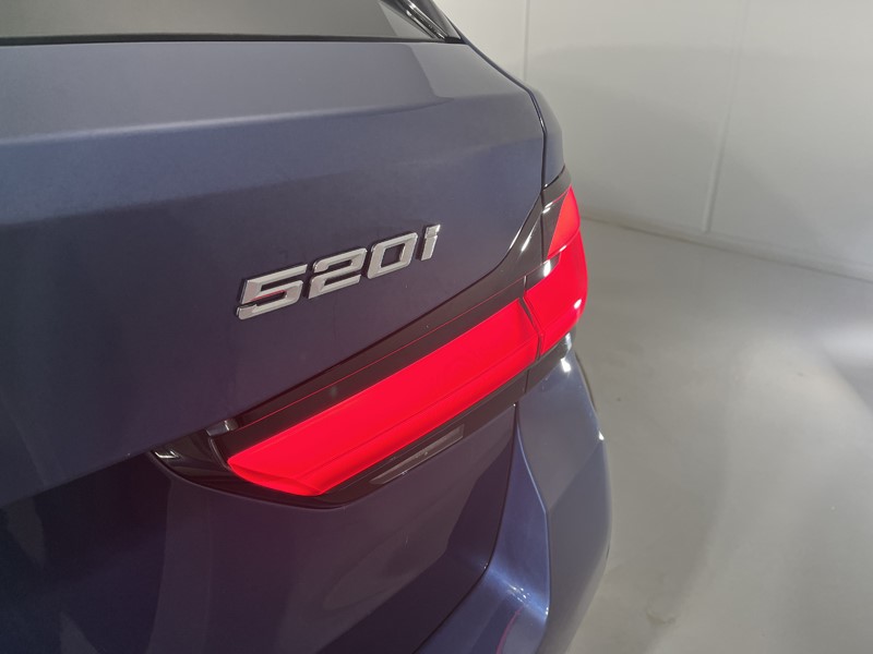 2022 (72) BMW 5 SERIES 520i MHT M Sport 5dr Step Auto 5206835