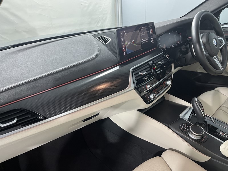 2022 (72) BMW 5 SERIES 520i MHT M Sport 5dr Step Auto 5206795