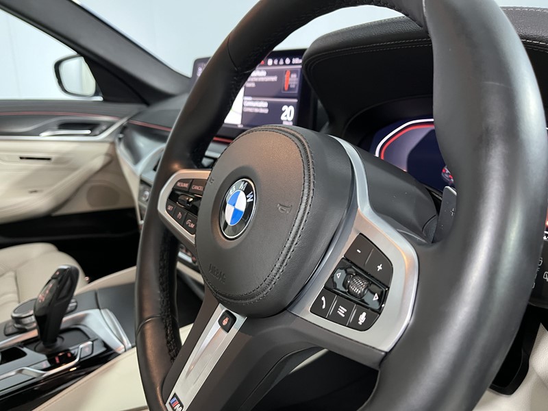 2022 (72) BMW 5 SERIES 520i MHT M Sport 5dr Step Auto 5206810