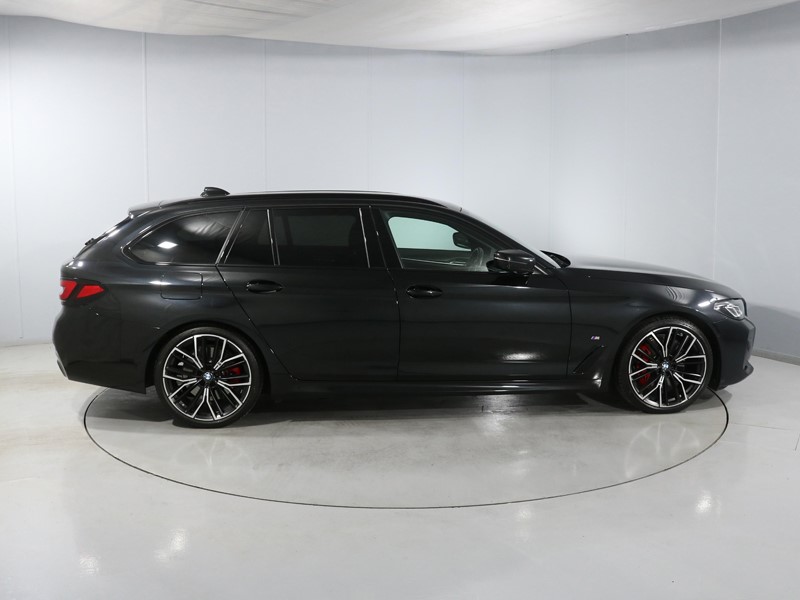 2024 (24) BMW 5 SERIES 520d MHT M Sport 5dr Step Auto 5213508