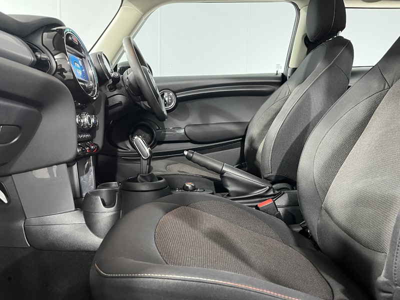 2019 (69) MINI HATCHBACK 1.5 Cooper Classic II 3dr Auto 5217195