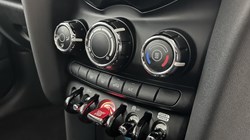 2019 (69) MINI HATCHBACK 1.5 Cooper Classic II 3dr Auto 5371035