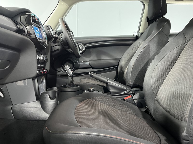 2019 (69) MINI HATCHBACK 1.5 Cooper Classic II 3dr Auto 5371038