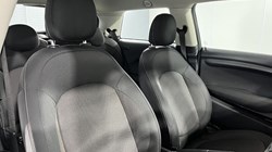 2019 (69) MINI HATCHBACK 1.5 Cooper Classic II 3dr Auto 5371018