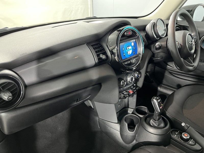 2019 (69) MINI HATCHBACK 1.5 Cooper Classic II 3dr Auto 5371014
