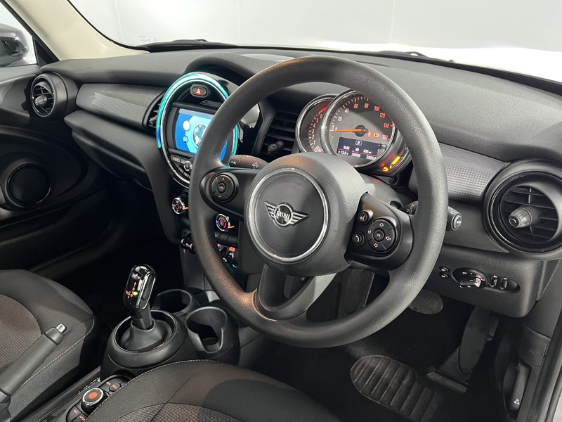2019 (69) MINI HATCHBACK 1.5 Cooper Classic II 3dr Auto 5217170