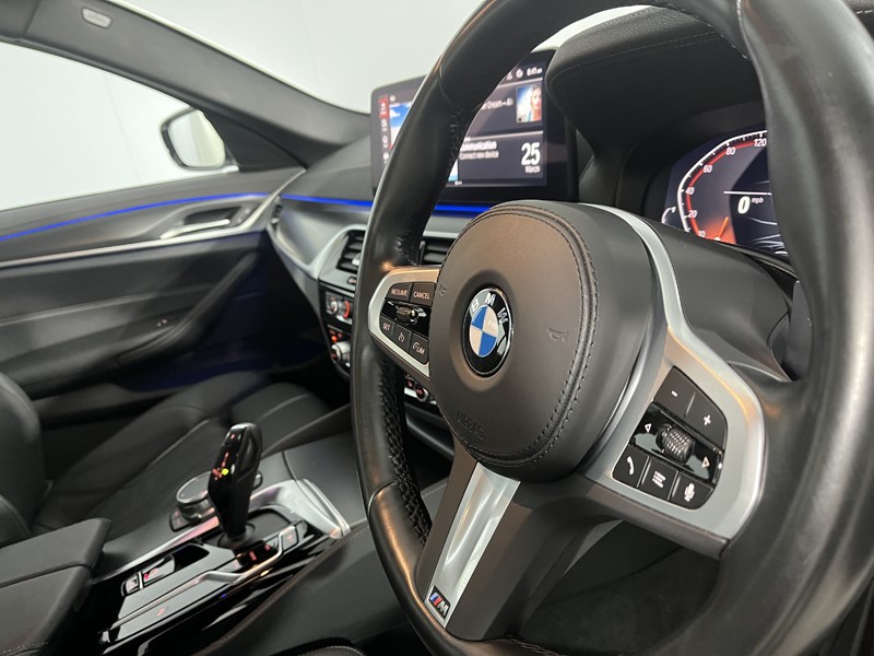 2022 (72) BMW 5 SERIES 520d MHT M Sport 4dr Step Auto 5222739
