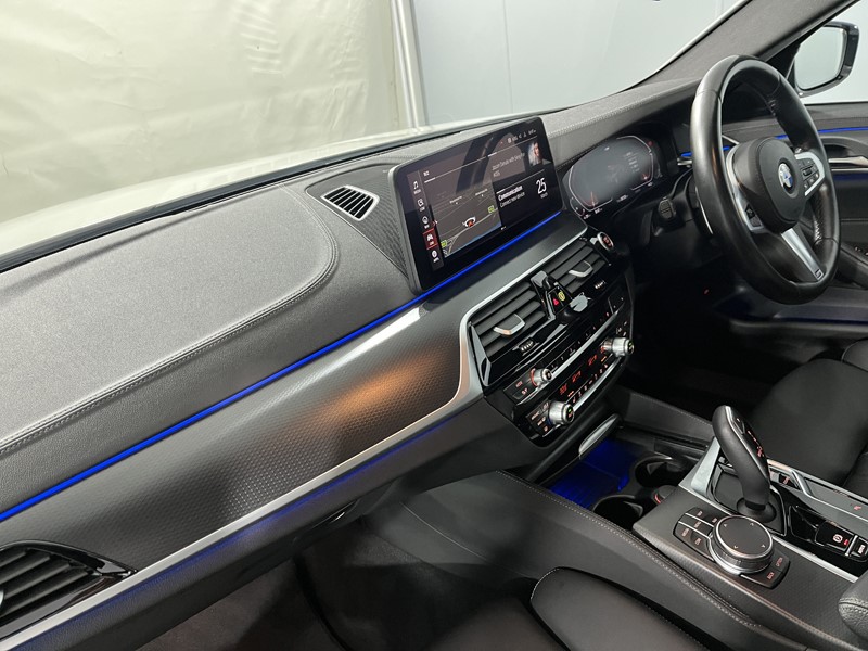 2022 (72) BMW 5 SERIES 520d MHT M Sport 4dr Step Auto 5222725