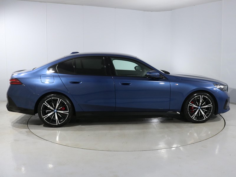 2024 (24) BMW 5 SERIES 530e M Sport Pro 4dr Auto 5232978