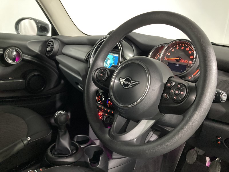 2019 (69) MINI HATCHBACK 1.5 Cooper Classic II 3dr 5245649