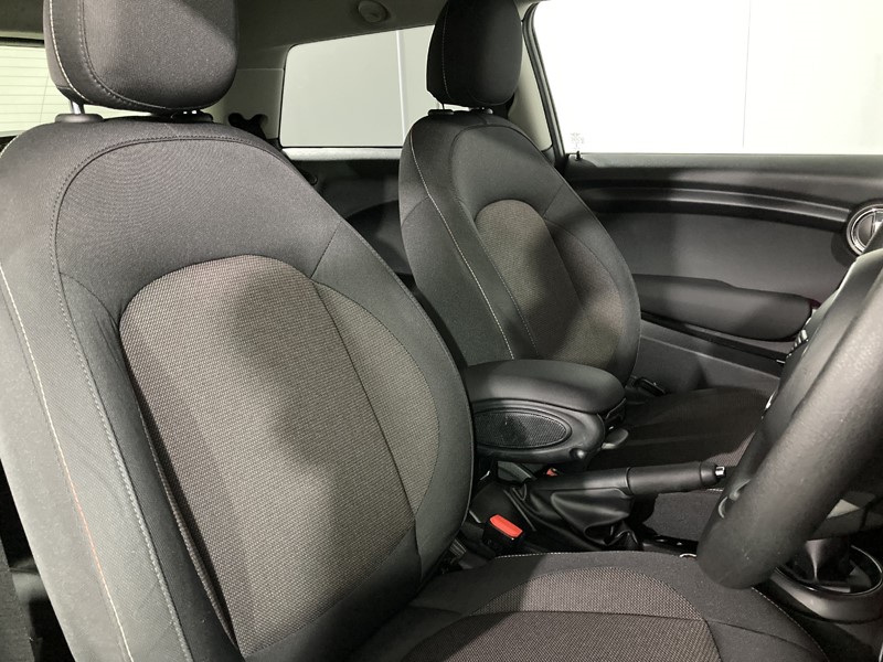 2019 (69) MINI HATCHBACK 1.5 Cooper Classic II 3dr 5245654