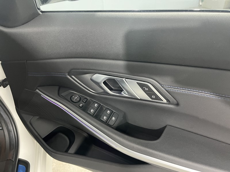 2022 (22) BMW 3 SERIES 320i xDrive M Sport 4dr Step Auto 5281245